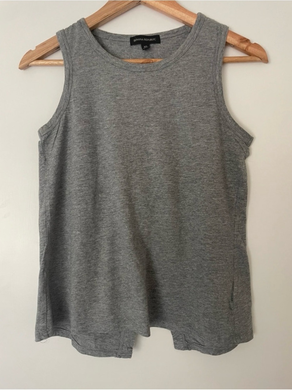 Banana Republic Gray Scoop Neck Sleeveless Tank